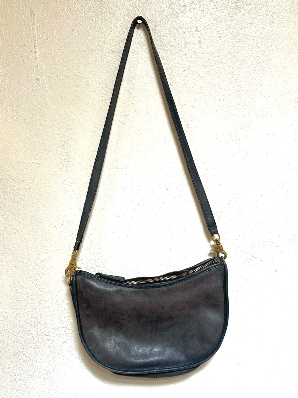 Vintage COACH genuine leather 90s / y2k black crossbody purse shoulder bag